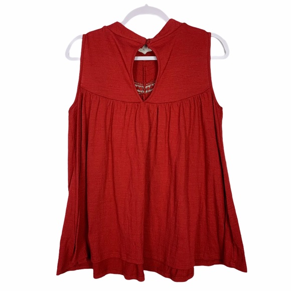 Cable & Gauge Red Mock Neck Crochet Sleeveless Top - Picture 6 of 6